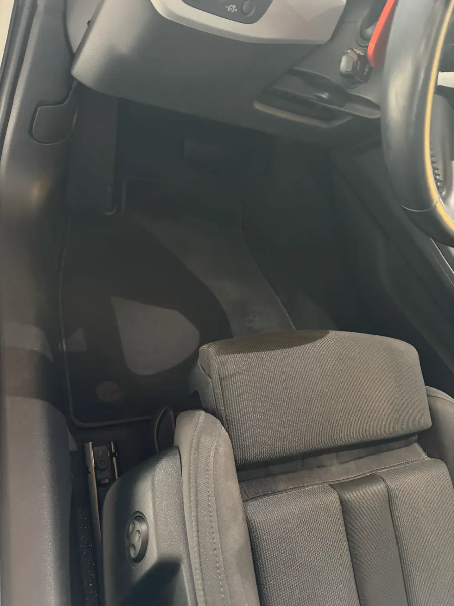 Vordersitz / Cockpit nach der Reinigung